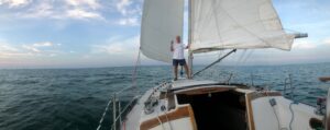 Read more about the article How to Trim Mainsail to Make your Sailboat Go Faster!