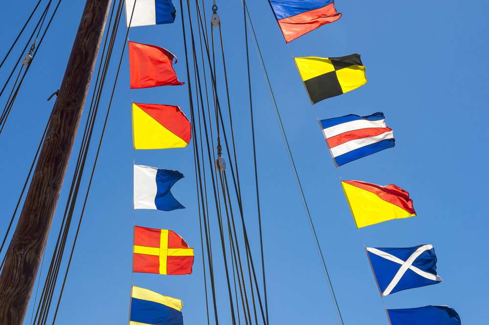 Read more about the article Sailboat Flag Etiquette